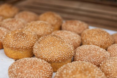 Fırın susam ile lezzetli taze buns