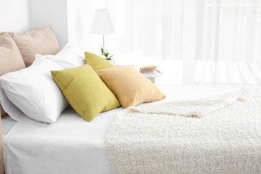 Yumuşak yastık kapalı ile rahat yatak