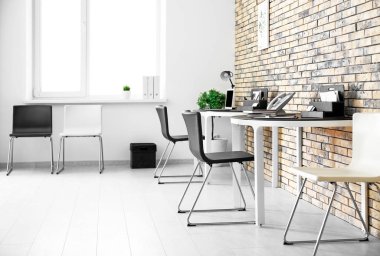 Modern ofisin iç mimarisi.