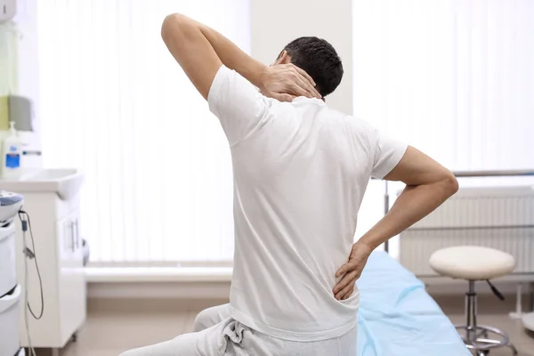 Man Suffering Neck Pain Orthopedist Office — Stock Photo, Image