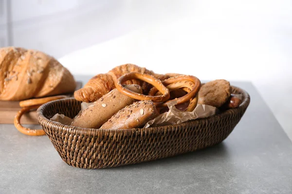 Wicker Basket Fresh Tasty Bakery Products Table — Stock Photo, Image