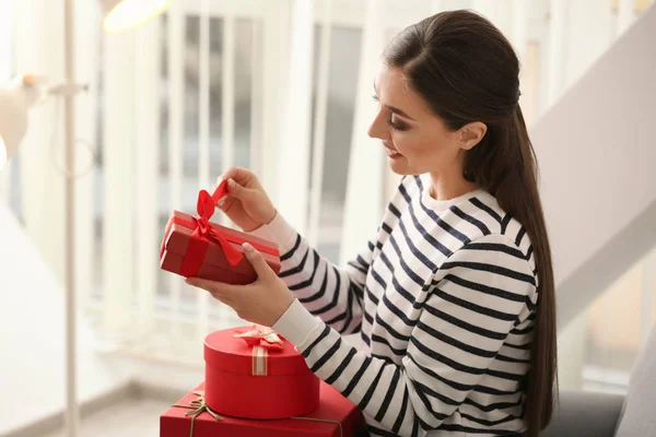 Beautiful Young Woman Gift Box Home — Stock Photo, Image