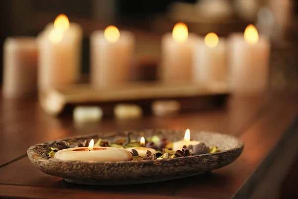 살롱에서 테이블에 촛불을 레코딩 — 스톡 사진
