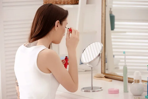 Young Beautiful Woman Applying Makeup Mirror Indoors Morning Routine — Stock Photo, Image