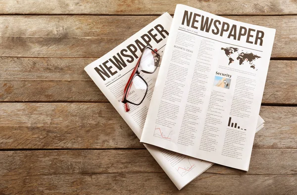 Newspapers Glasses Wooden Background — Stock Photo, Image
