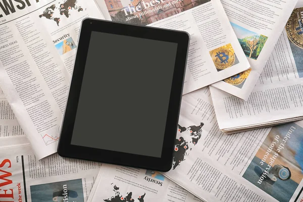Tablet Computer Newspapers — Stock Photo, Image