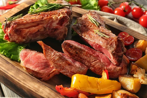 Meat Vegetable Garnish Wooden Board Closeup — Stock Photo, Image