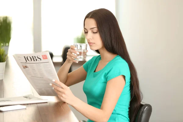 Young Woman Reading Newspaper While Drinking Water Cafe — Stock Photo, Image