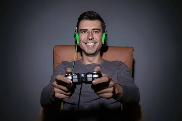 Young Man Playing Video Game Home Evening — Stock Photo, Image