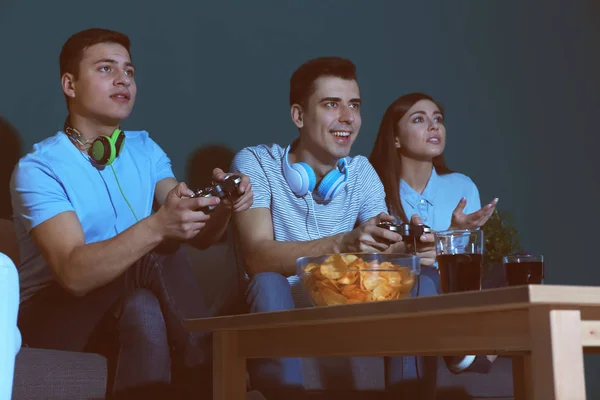 Young People Playing Video Games Home Evening — Stock Photo, Image