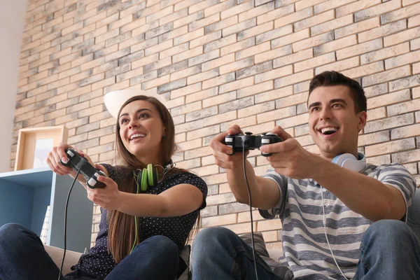 Young People Playing Video Games Home — Stock Photo, Image