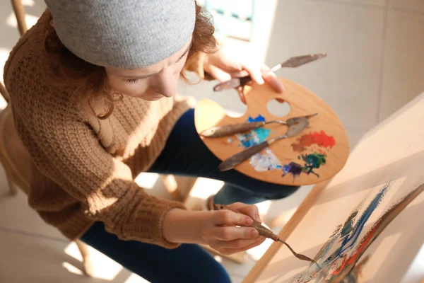 Female Artist Painting Workshop — Stock Photo, Image