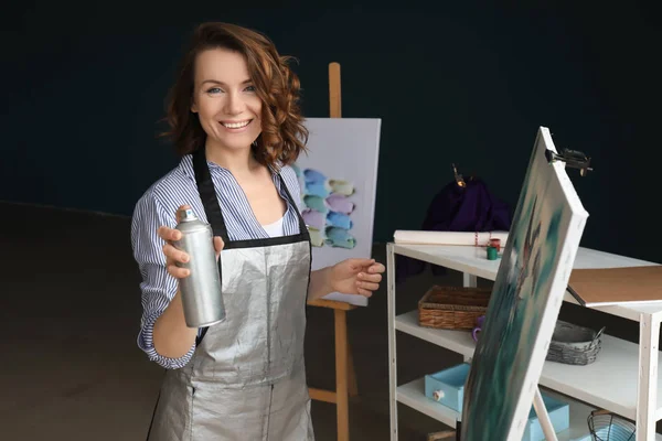 Female Artist Painting Aerosol Spray Workshop — Stock Photo, Image