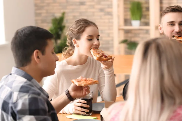 Young People Eating Pizza Table Indoors — Stock Photo, Image