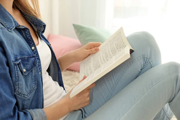 Young Woman Reading Book Home Closeup — Stock Photo, Image