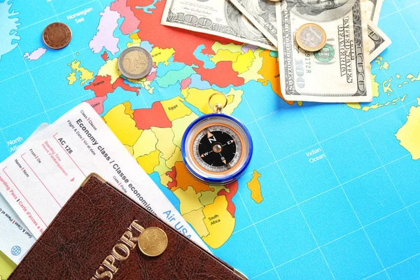Dinheiro Bússola Passaporte Mapa Mundial Conceito Viagem — Fotografia de Stock