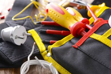 Tablo farklı elektrikçi malzemeleri