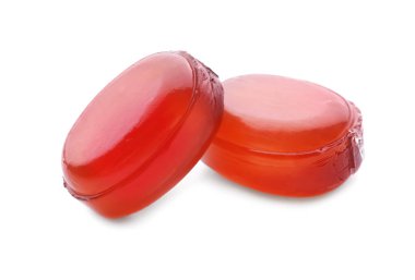 Beyaz arkaplanda renkli şekerler