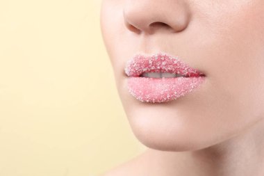 Yaratıcı makyaj renk arka plan, closeup olan güzel kadın