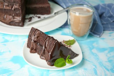 Plaka masada çikolatalı kek ile