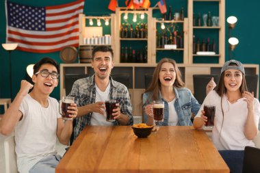 Duygusal olarak spor izlerken bira arkadaşlarınızla çubuk