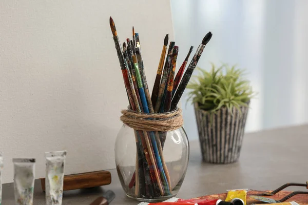 Set Paint Brushes Professional Artist Table Workshop — Stock Photo, Image