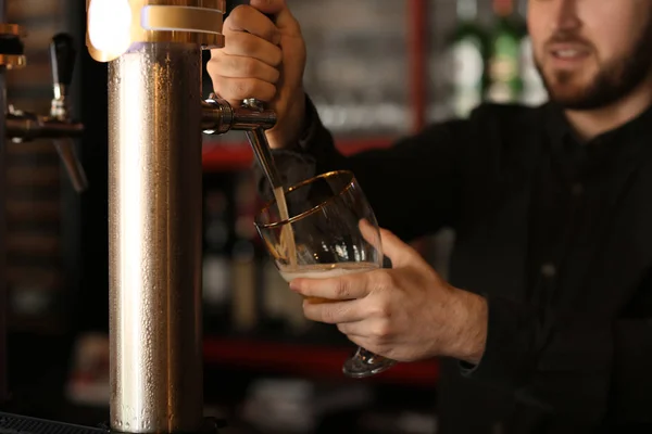 Bartender Pouring Beer Glass Bar — Stock Photo, Image