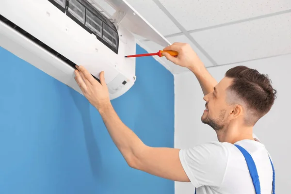 Electrician Repairing Air Conditioner Indoors — Stock Photo, Image