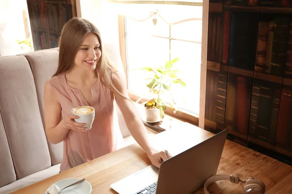 Young Freelancer Drinking Coffee While Working Laptop Cafe — Stock Photo, Image