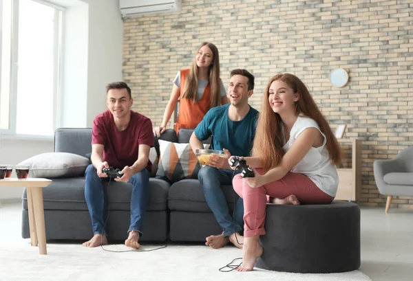 Jongeren Spelen Videospelletjes Thuis — Stockfoto