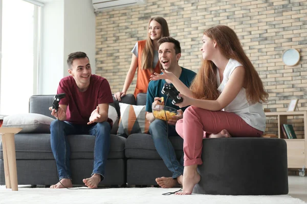 Young People Playing Video Games Home — Stock Photo, Image