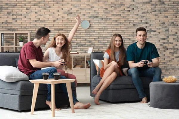 Young People Playing Video Games Home — Stock Photo, Image