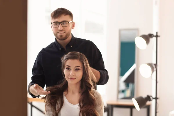 Professional Hairdresser Working Client Salon — Stock Photo, Image