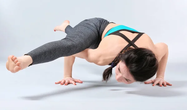 Hermosa Mujer Practicando Yoga Sobre Fondo Blanco —  Fotos de Stock