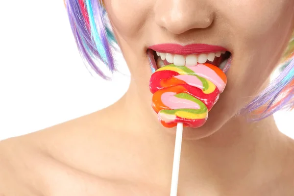 Vacker Ung Kvinna Med Kreativa Makeup Och Lollipop Vit Bakgrund — Stockfoto