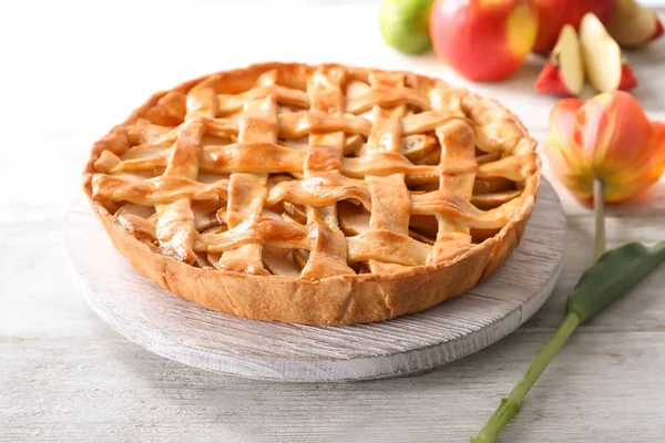 Tarte Aux Pommes Maison Savoureuse Sur Table Bois — Photo