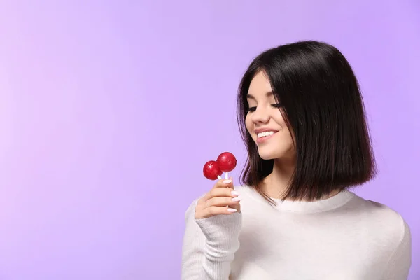 Belle Jeune Femme Avec Sucettes Sur Fond Couleur — Photo