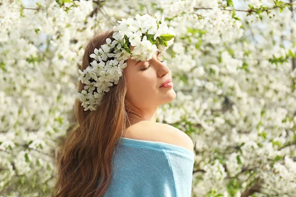 Beautiful Young Woman Wearing Flower Wreath Outdoors Spring Day — Stock Photo, Image