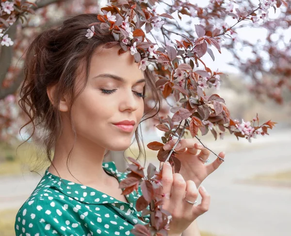 Beautiful Young Woman Blooming Tree Outdoors Spring Day — Stock Photo, Image