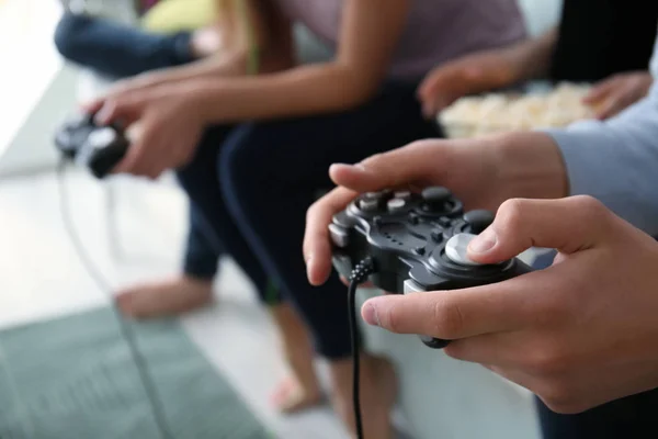 Tieners Spelen Van Videospellen Thuis Close — Stockfoto