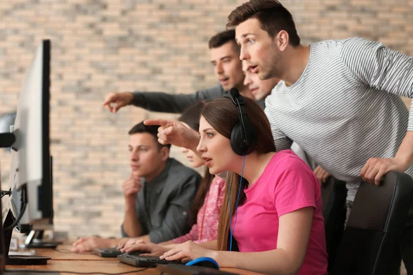 Jeunes Jouant Des Jeux Vidéo Tournoi — Photo