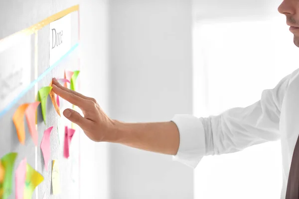 Man Attaching Sticky Note Scrum Task Board Office — Stock Photo, Image
