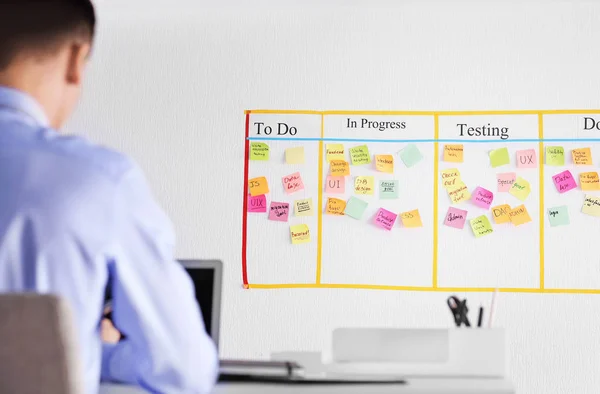 Man Working Office Scrum Task Board Wall — Stock Photo, Image