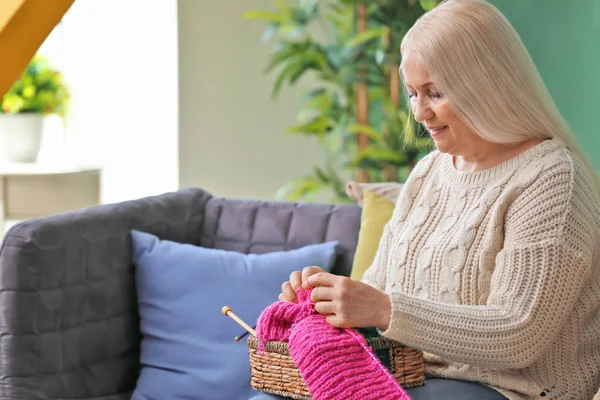 Mature Woman Sitting Sofa Knitting Warm Sweater Indoors — Stock Photo, Image