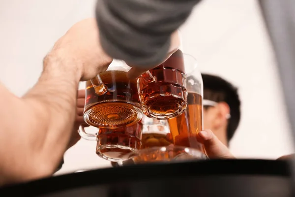 Group Friends Clinking Glasses Beer Bar — Stock Photo, Image