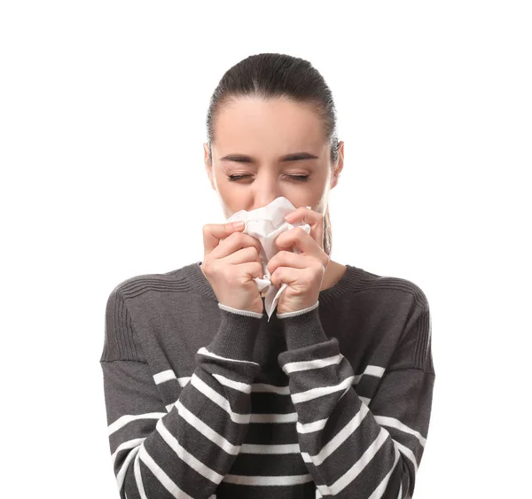 Młoda Kobieta Nosa Wycieraczki Białym Tle Pojęcie Alergii — Zdjęcie stockowe