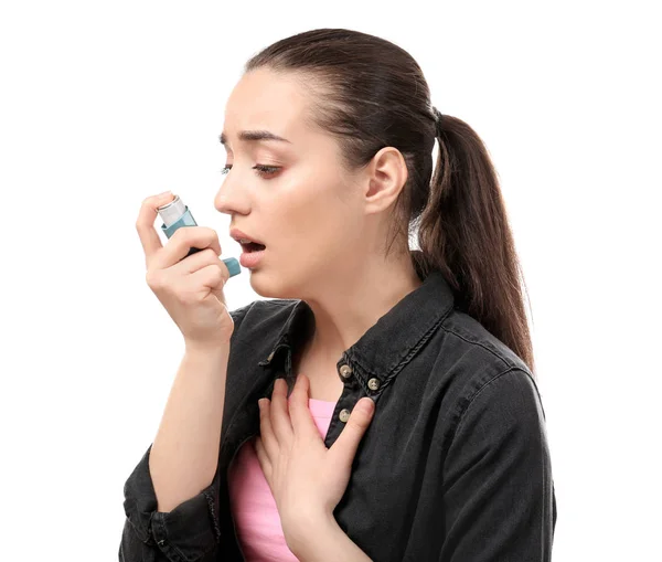 Mujer Joven Usando Inhalador Sobre Fondo Blanco Concepto Alergia — Foto de Stock