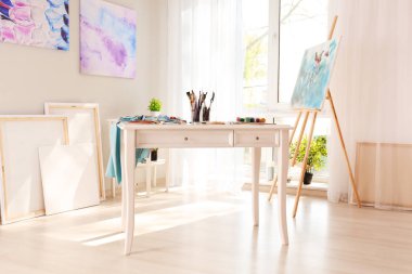 Ressamın atölye iç