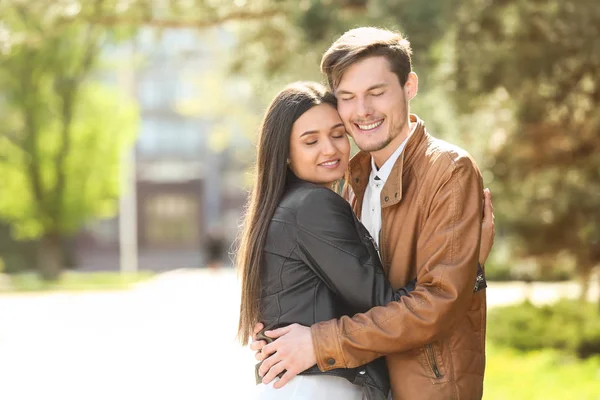 Pareja Joven Enamorada Aire Libre — Foto de Stock