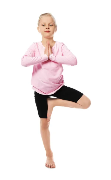 Niña Practicando Yoga Sobre Fondo Blanco — Foto de Stock